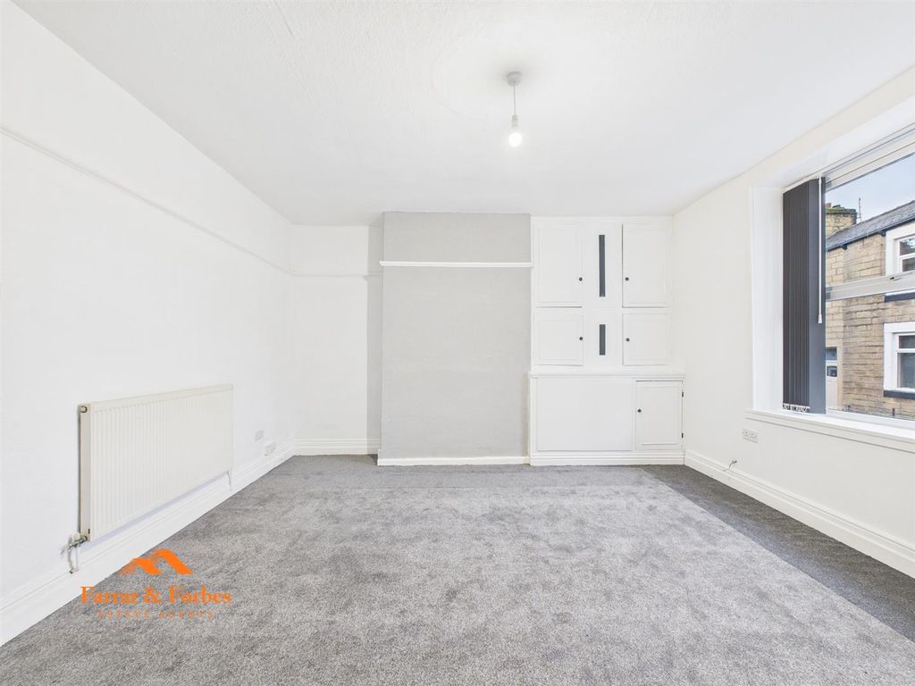 Property photo 3 of 12 Cam03956G0-Pr0174-Still003.Jpg