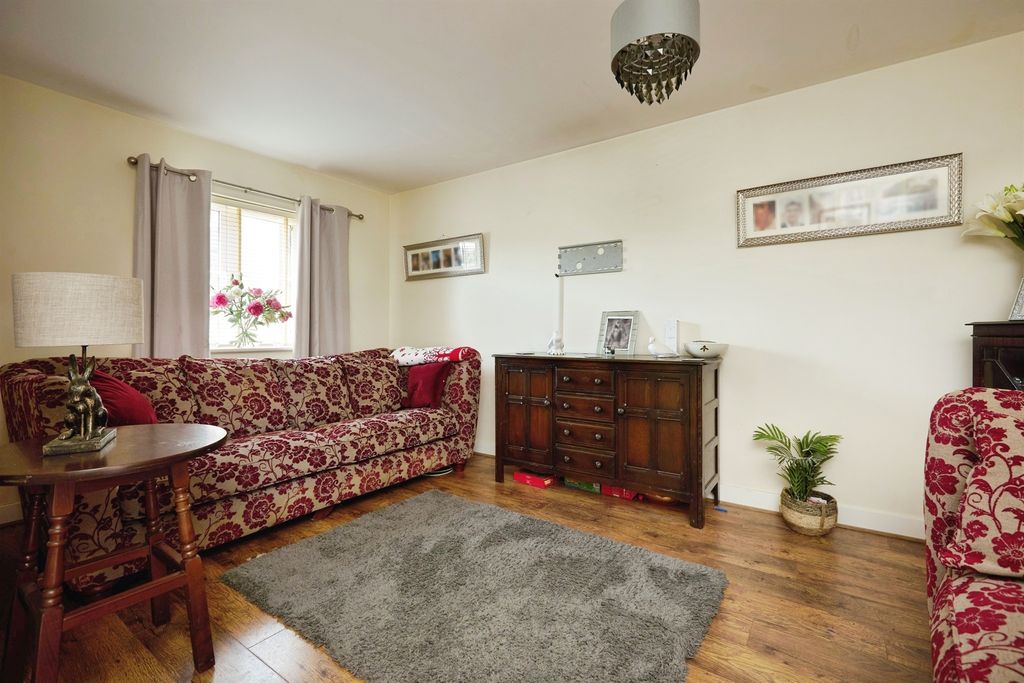 Property photo 2 of 17