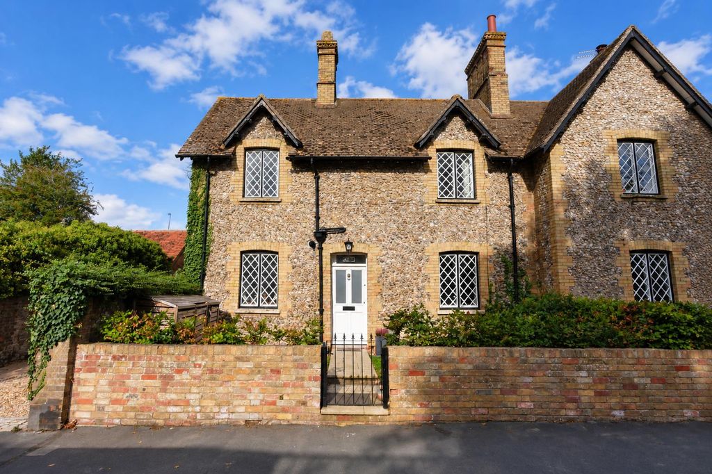 Property photo 1 of 19 Approach