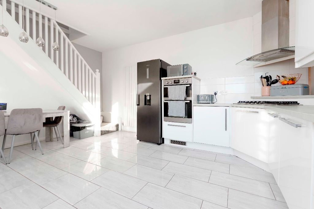 Property photo 2 of 33