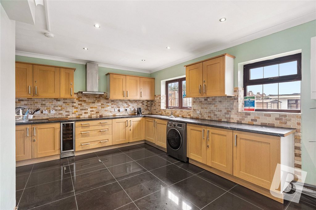 Property photo 2 of 29 Kitchen/Diner