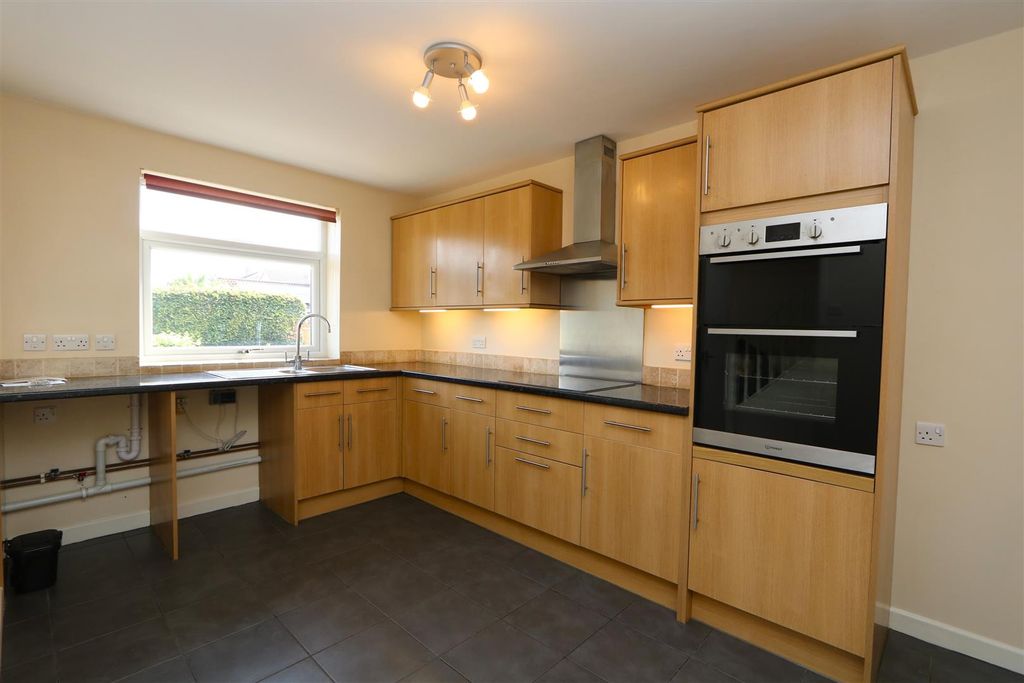 Property photo 2 of 11 Kitchen 1.Jpg