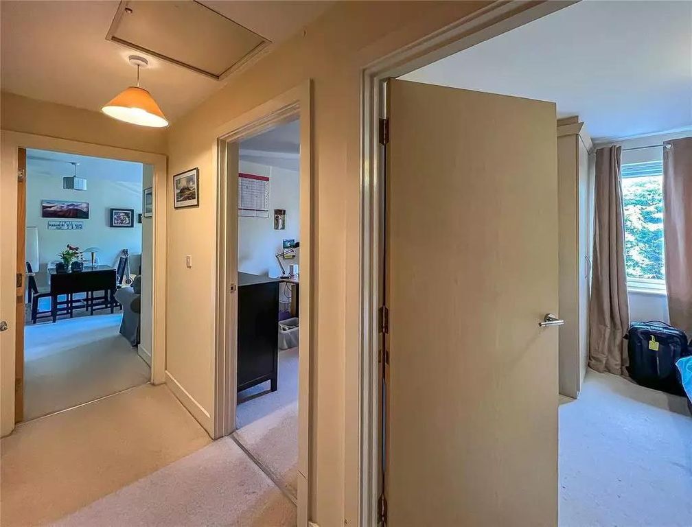 Property photo 2 of 12 Hallway