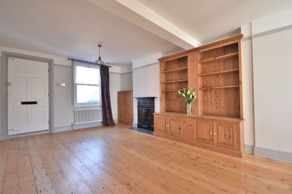 Property photo 3 of 9 Photo 8