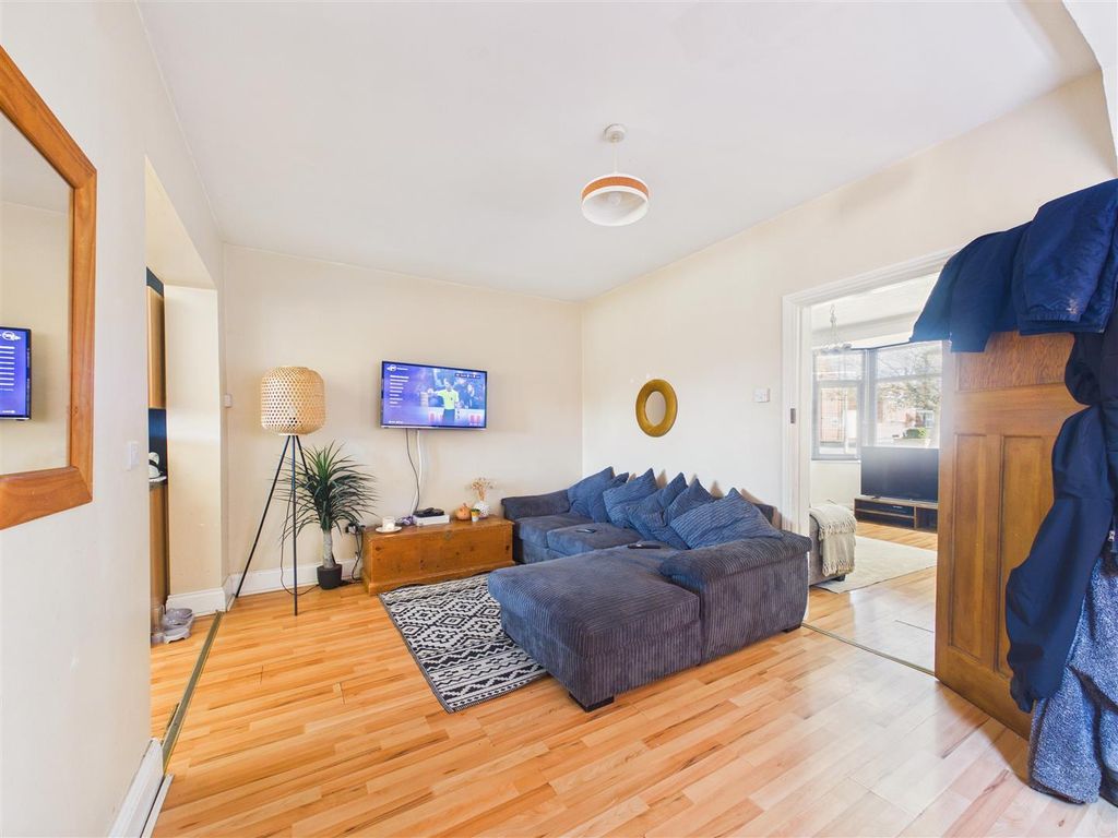 Property photo 3 of 9 Cam05451G0-Pr0115-Still008.Jpg