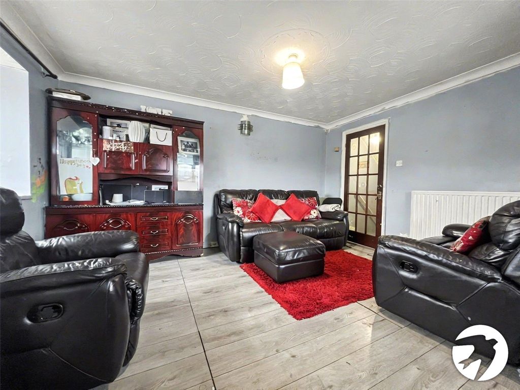 Property photo 2 of 6 Lounge