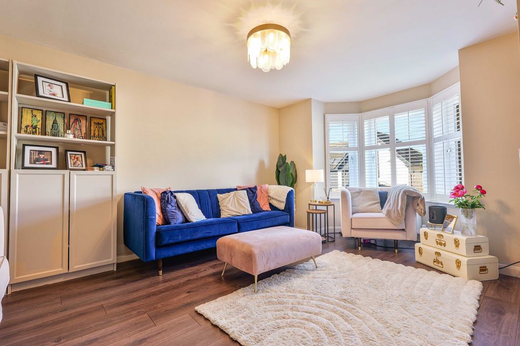 Property photo 3 of 25