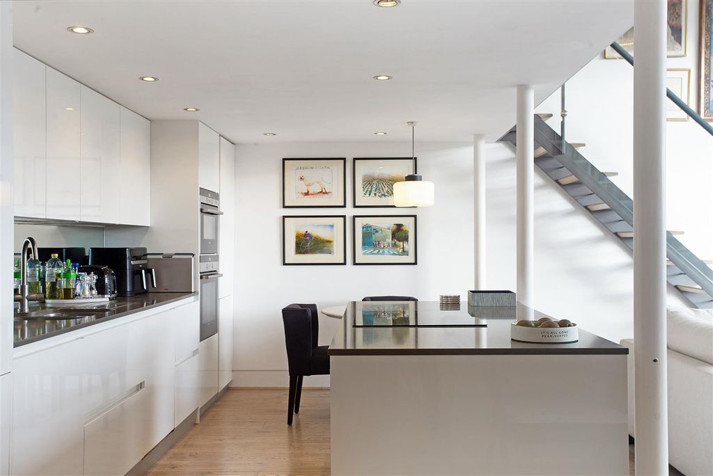 Property photo 2 of 14 80570_Flat-14-The-Piper-Building (14).Jpg