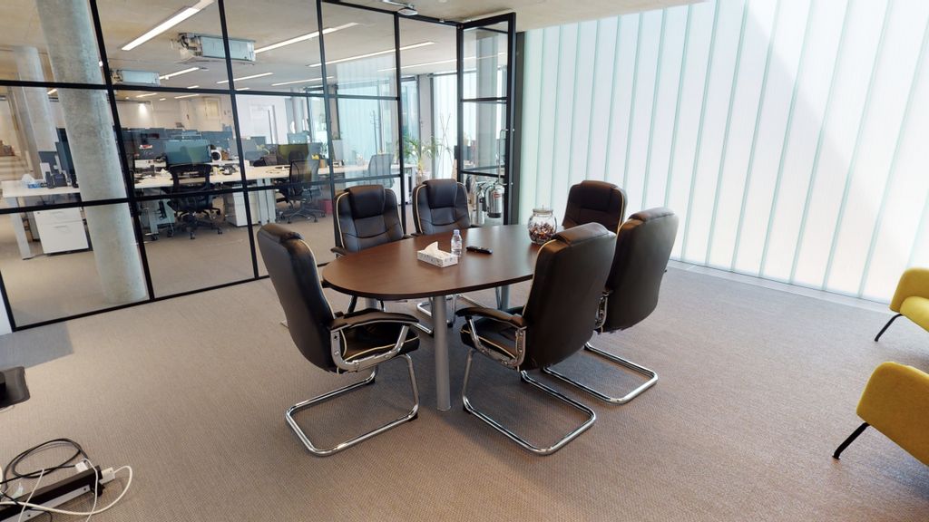 Property photo 2 of 10 Meeting Room