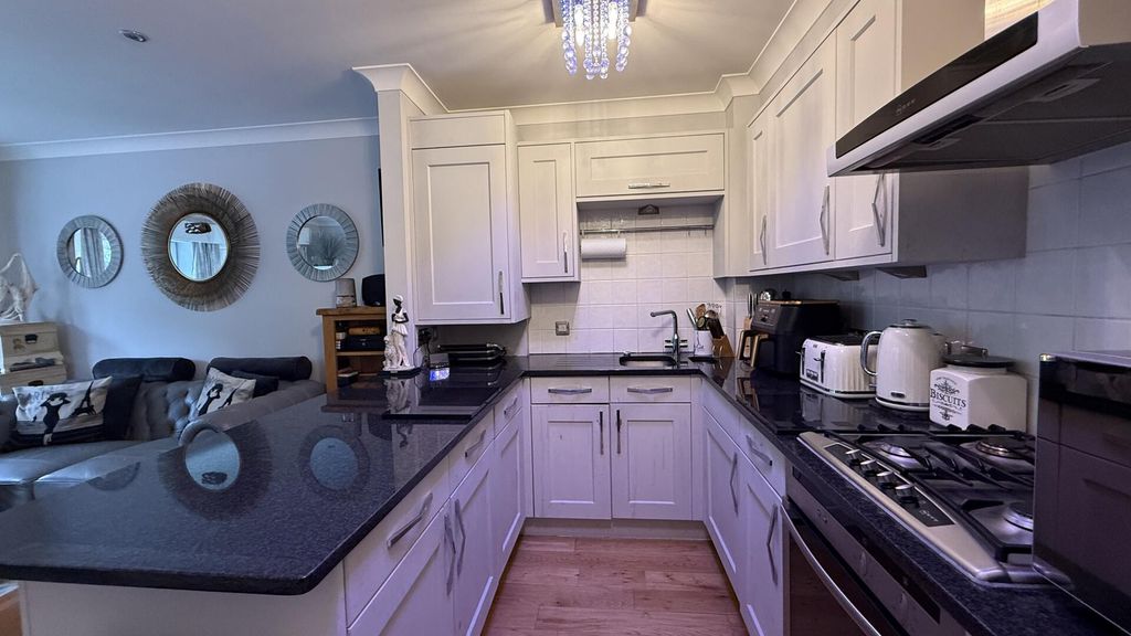 Property photo 3 of 12 Kitchen