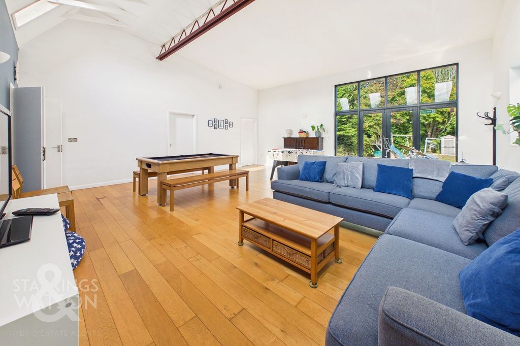 Property photo 2 of 36