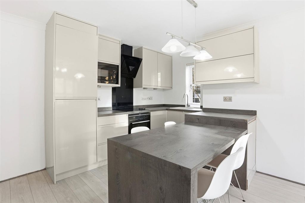 Property photo 3 of 19 1618003112 - 8.Jpg