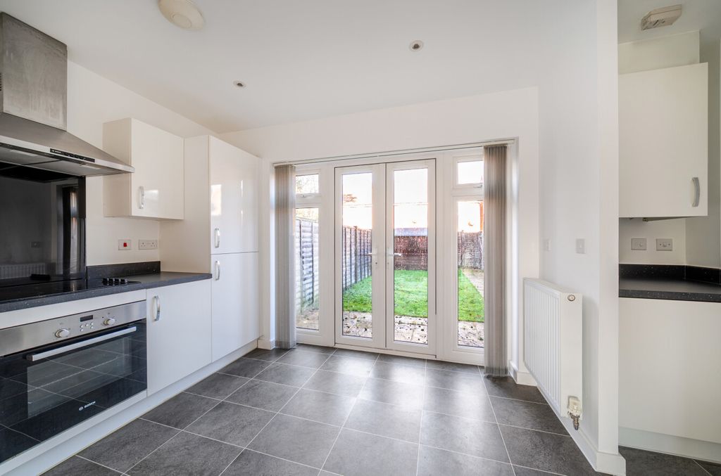 Property photo 3 of 12 1388916-24-693Aca...