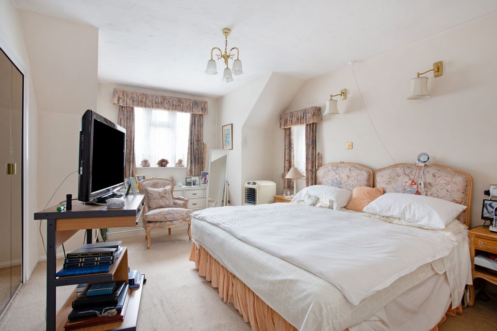 Property photo 2 of 17