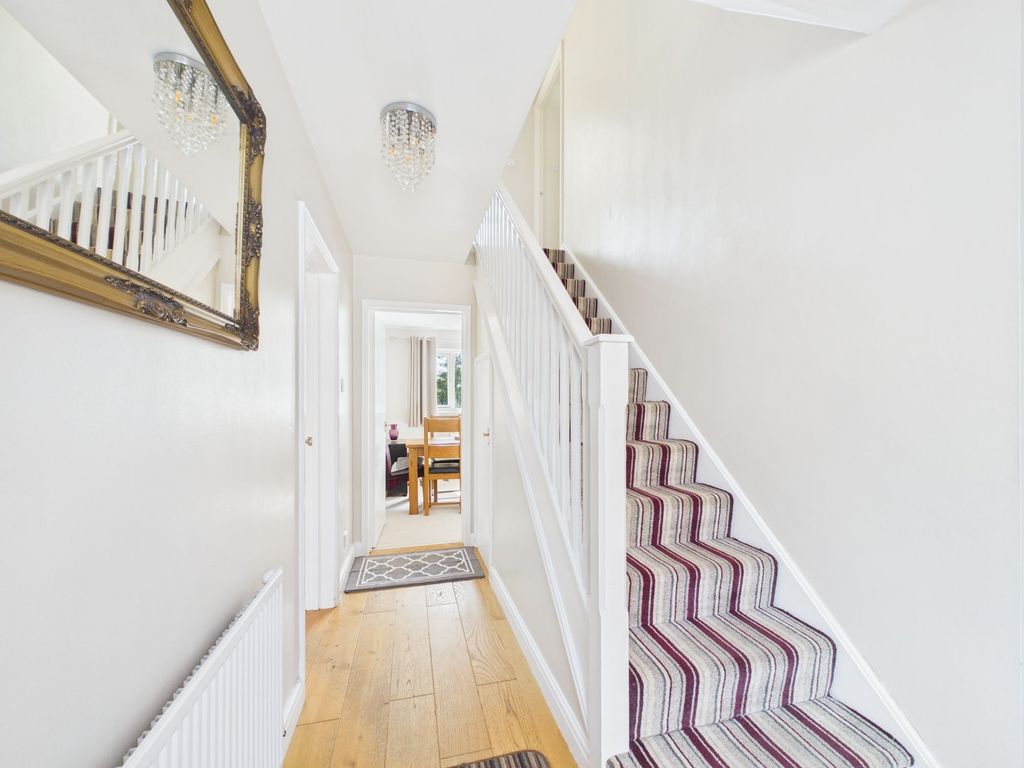 Property photo 2 of 27 Entrance Hall