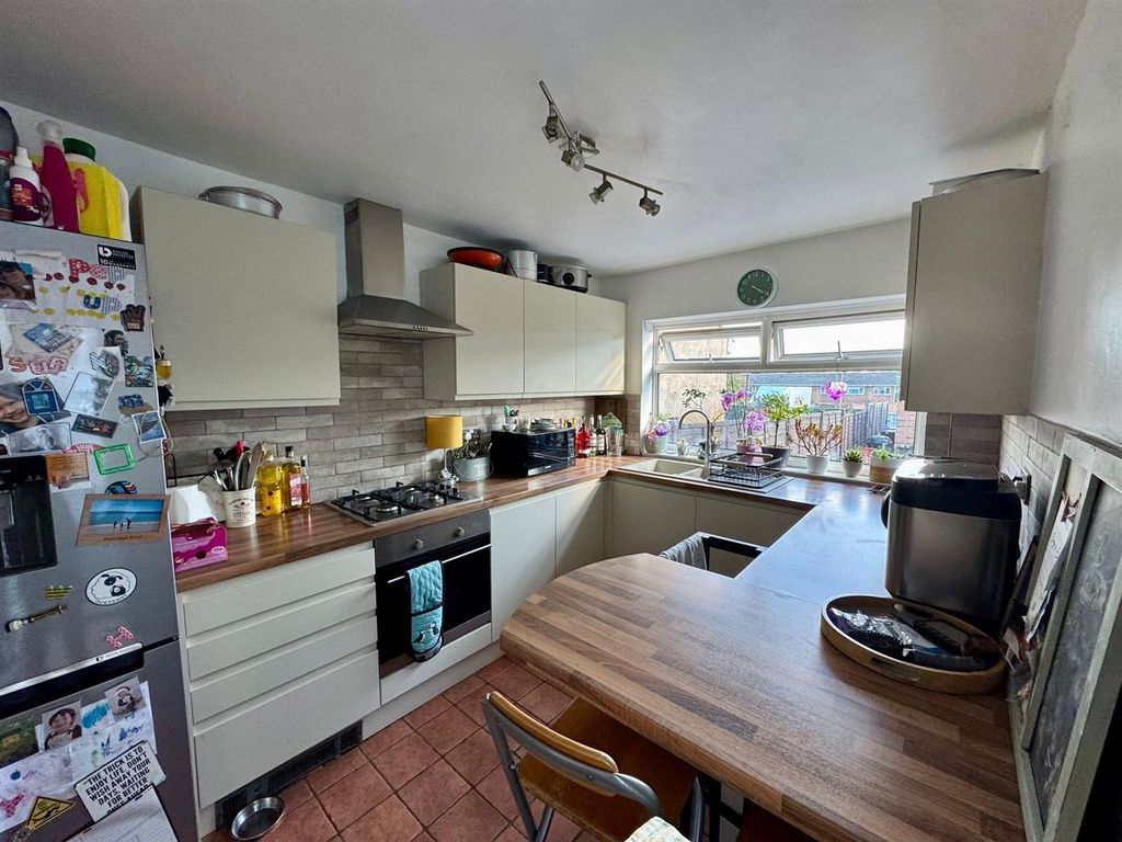 Property photo 3 of 21 Kitchen