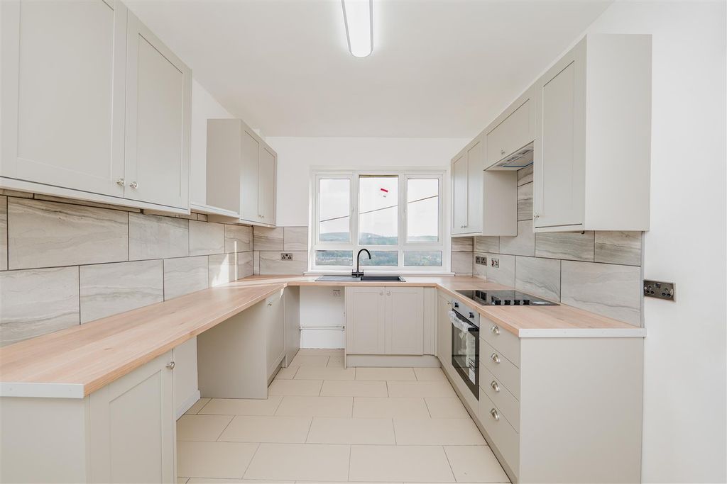 Property photo 2 of 39 P1411765.Jpg