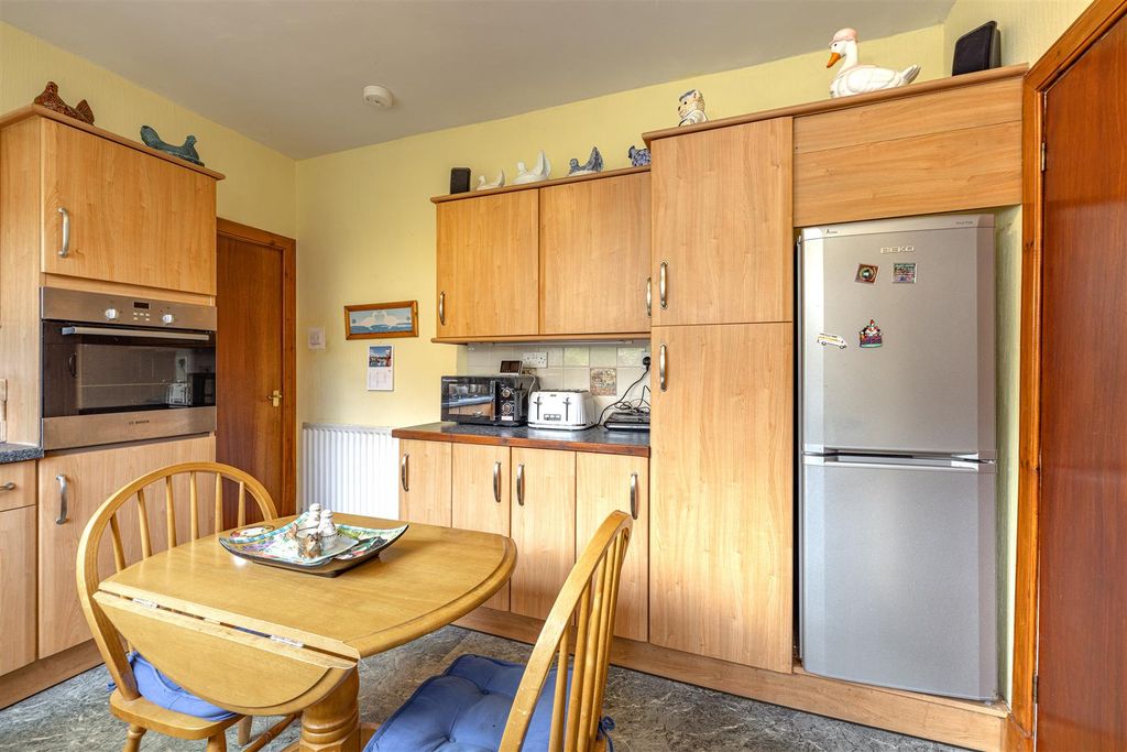 Property photo 3 of 26 10 Glenfield Road East Galashiels 18.Jpg