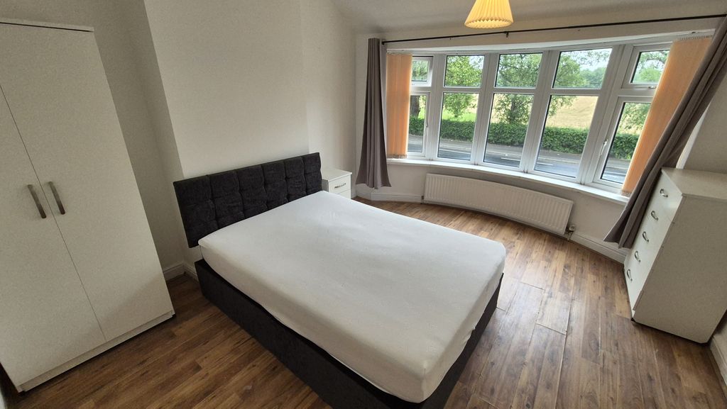 Property photo 1 of 10 Parrs Wood Road