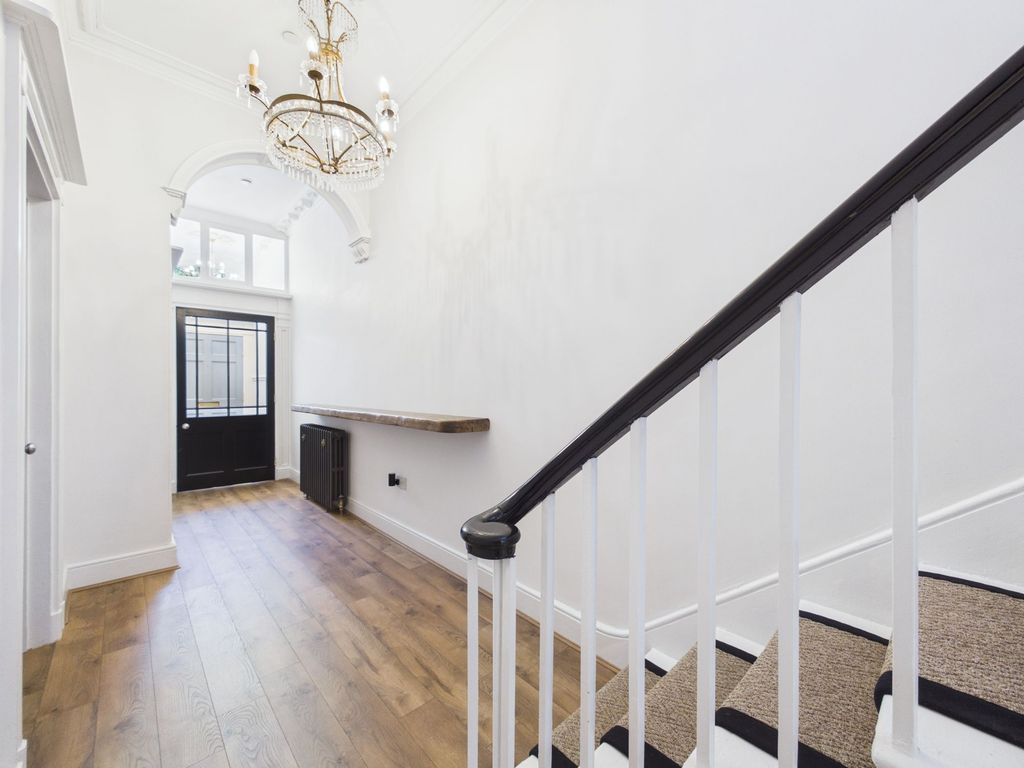 Property photo 3 of 44