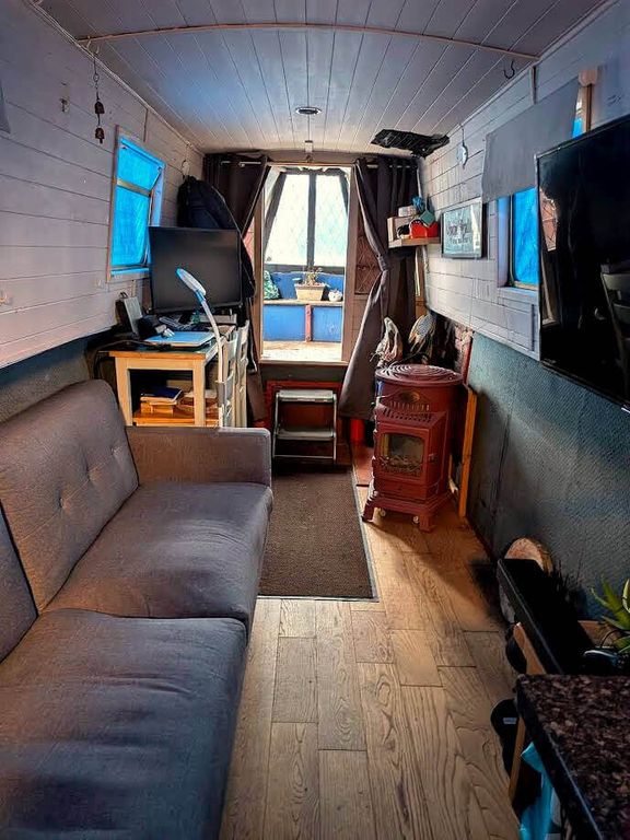 Property photo 2 of 8