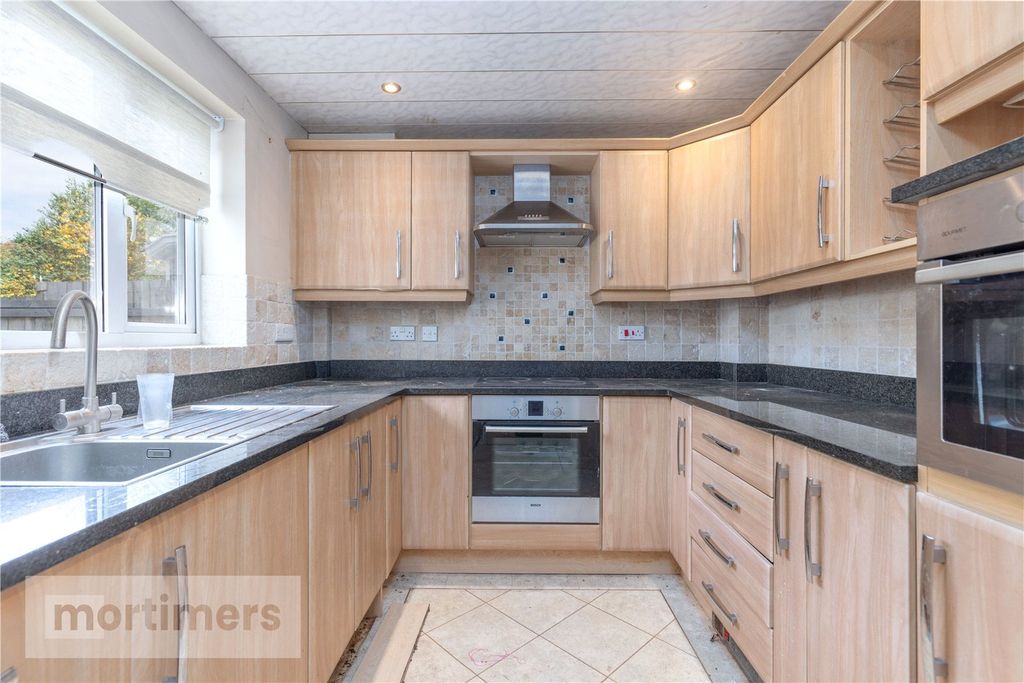 Property photo 2 of 22 Kitchen