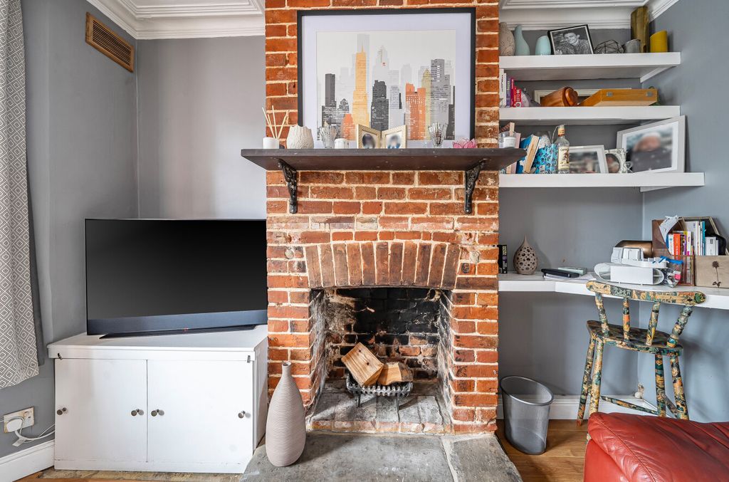 Property photo 2 of 21 1410038-16-698F24...