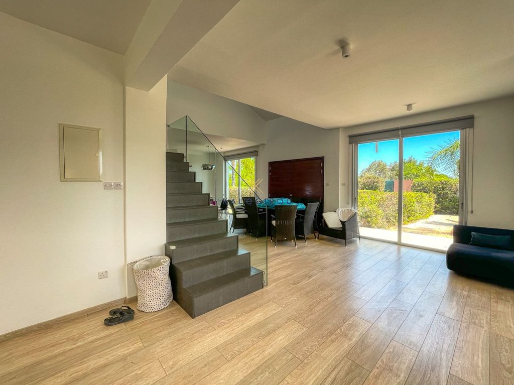 Property photo 3 of 35