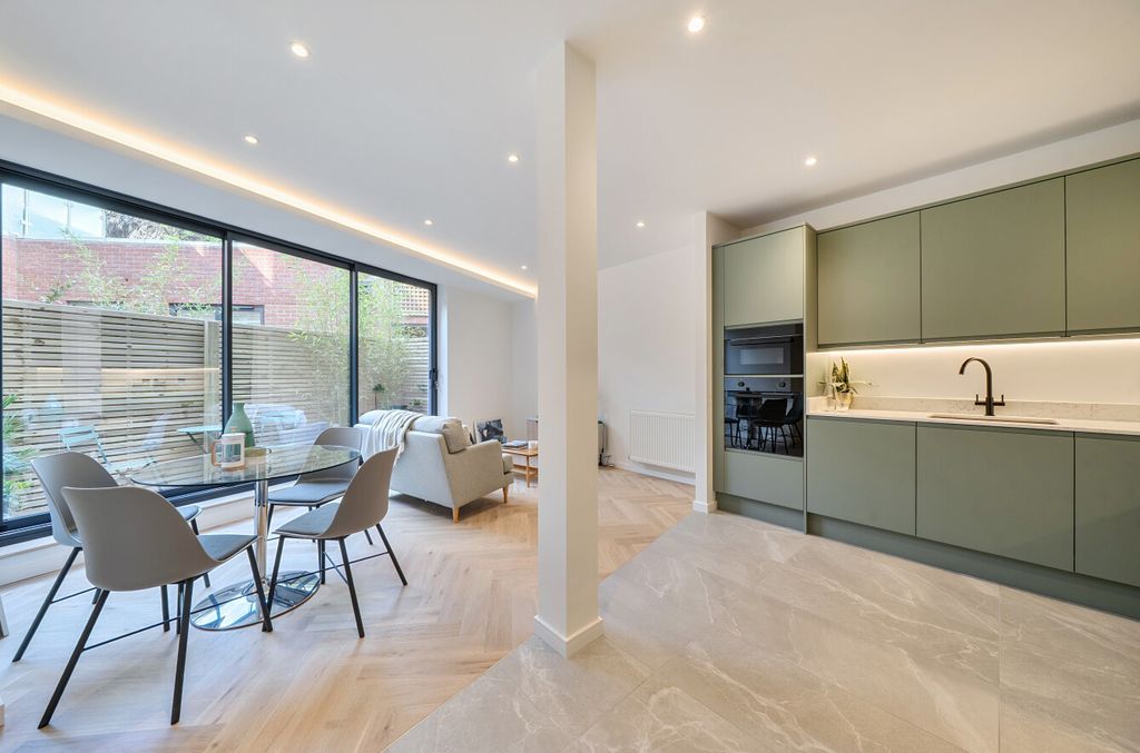 Property photo 2 of 16 1448012-3-69E74B5...