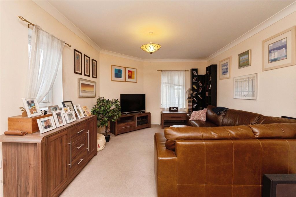 Property photo 2 of 14 Lounge