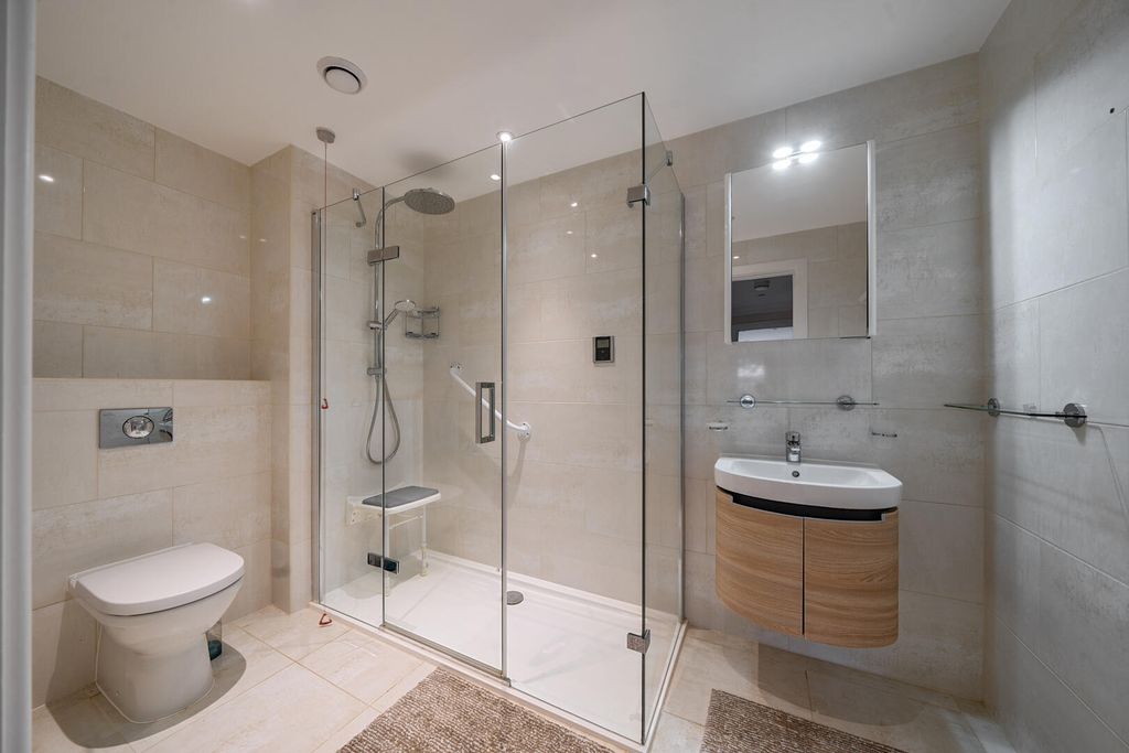 Property photo 3 of 20 Bathroom