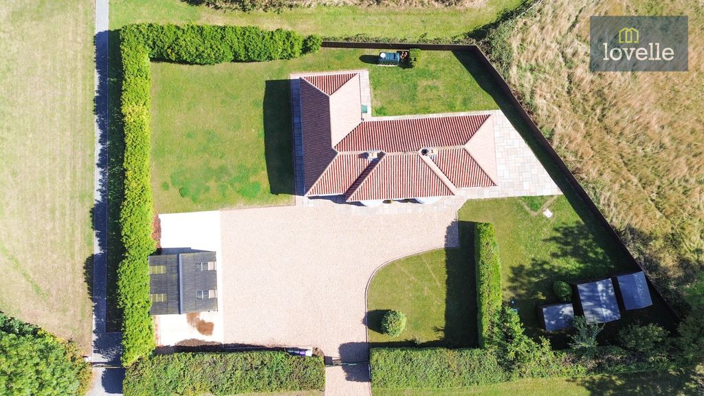 Property photo 2 of 25