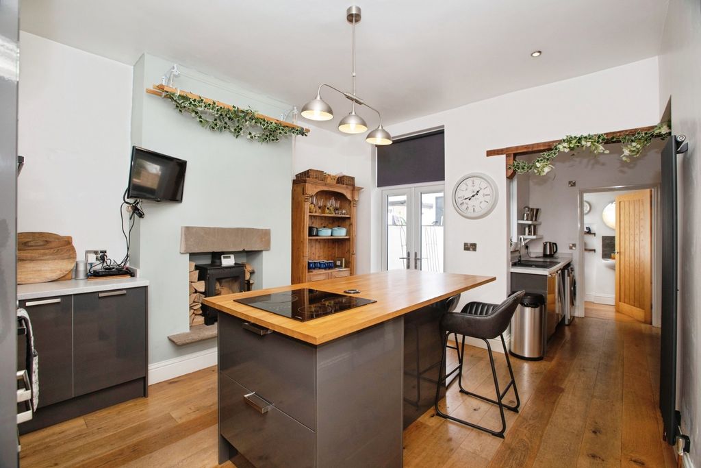 Property photo 3 of 17 Dining Room