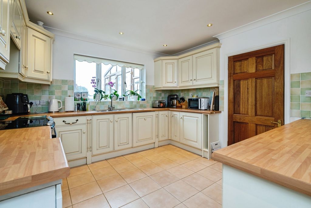 Property photo 3 of 17 Pbox-Img.Jpg