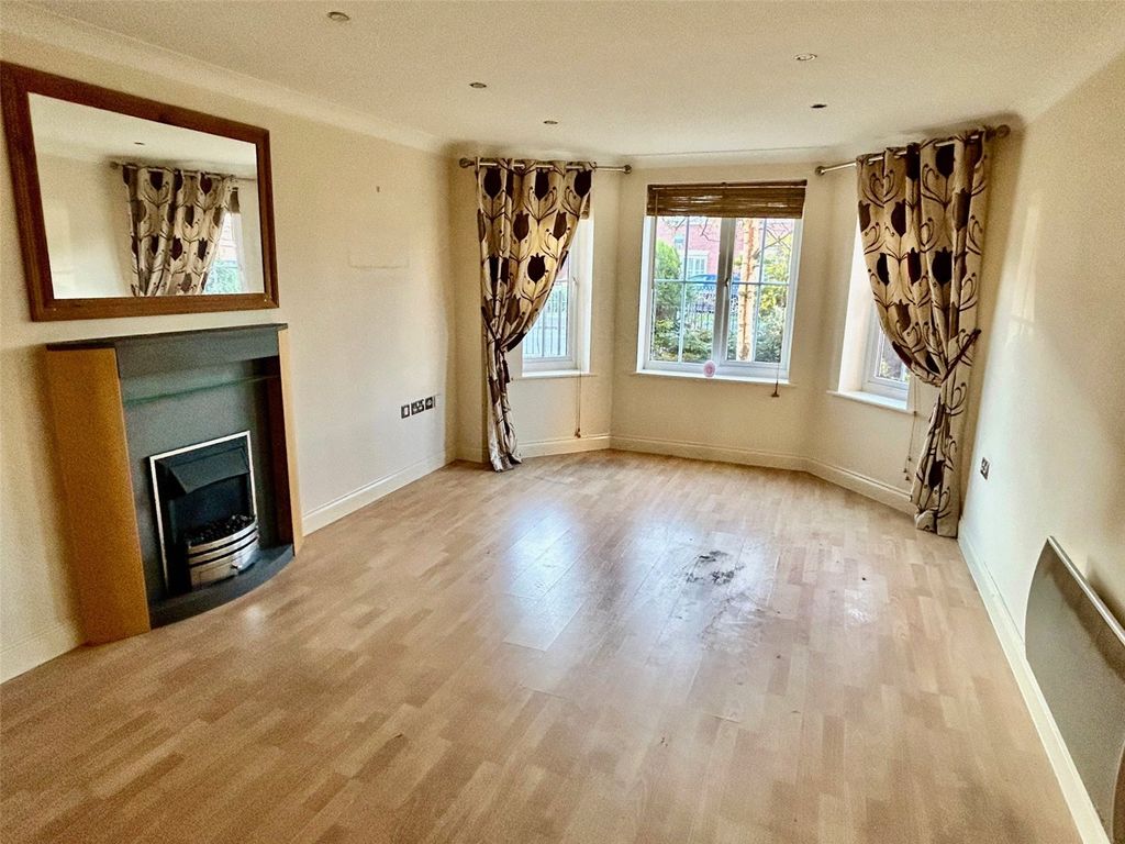 Property photo 2 of 11 Lounge