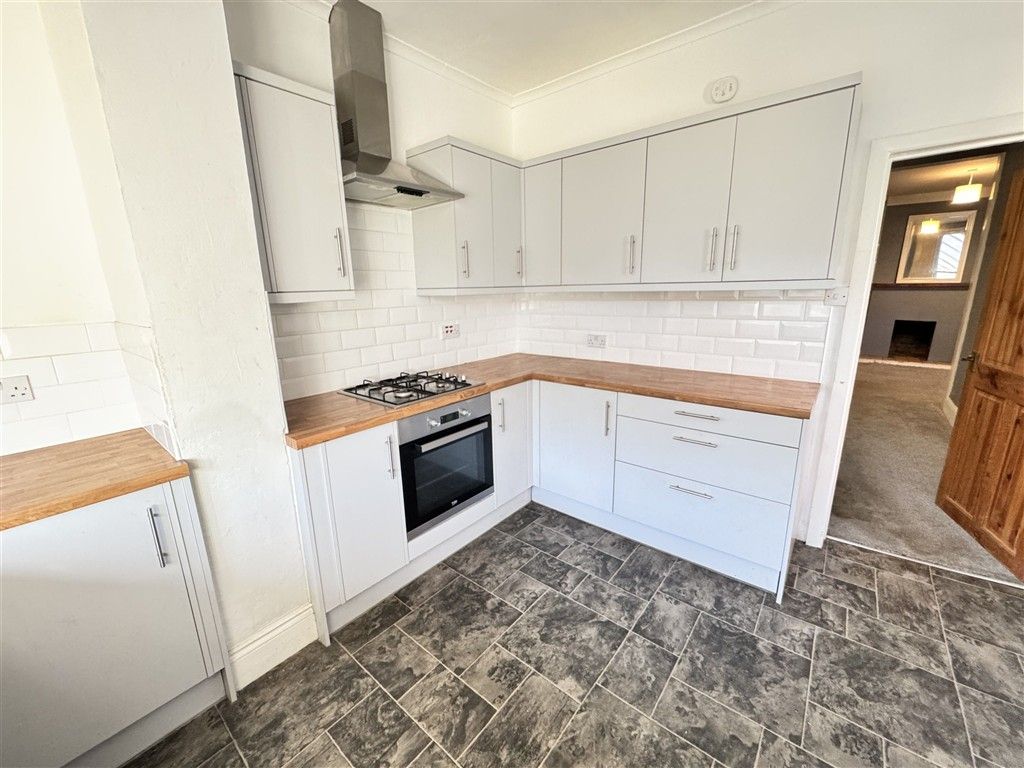 Property photo 3 of 9 Kitchen