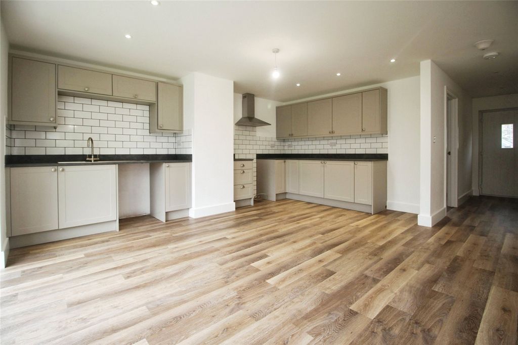 Property photo 2 of 12 Picture No. 03