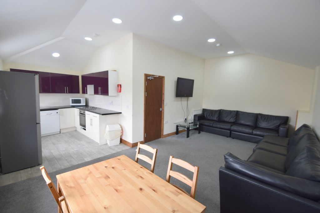 Property photo 1 of 16 Photo 2