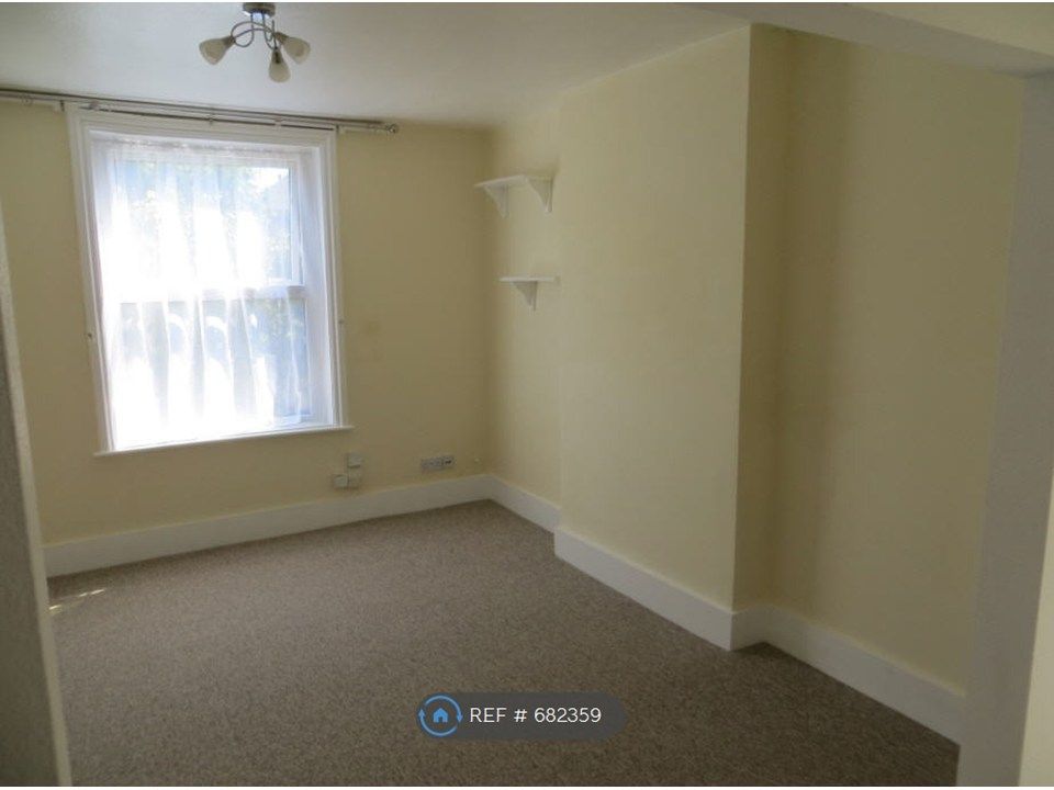 Property photo 3 of 11 Lounge