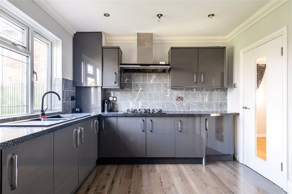 Property photo 3 of 26 Picture No. 21