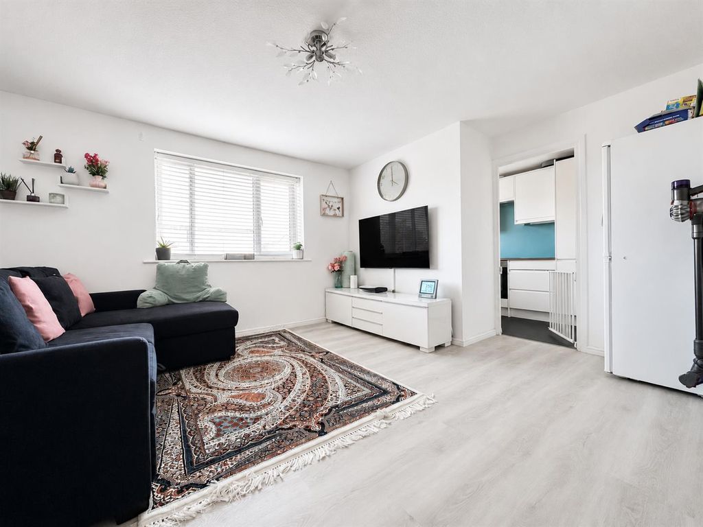 Property photo 1 of 11 Living Room..Png