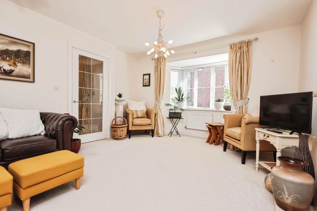 Property photo 2 of 19 46Amphlettwaywychbolddroitwichwr97Pj-43