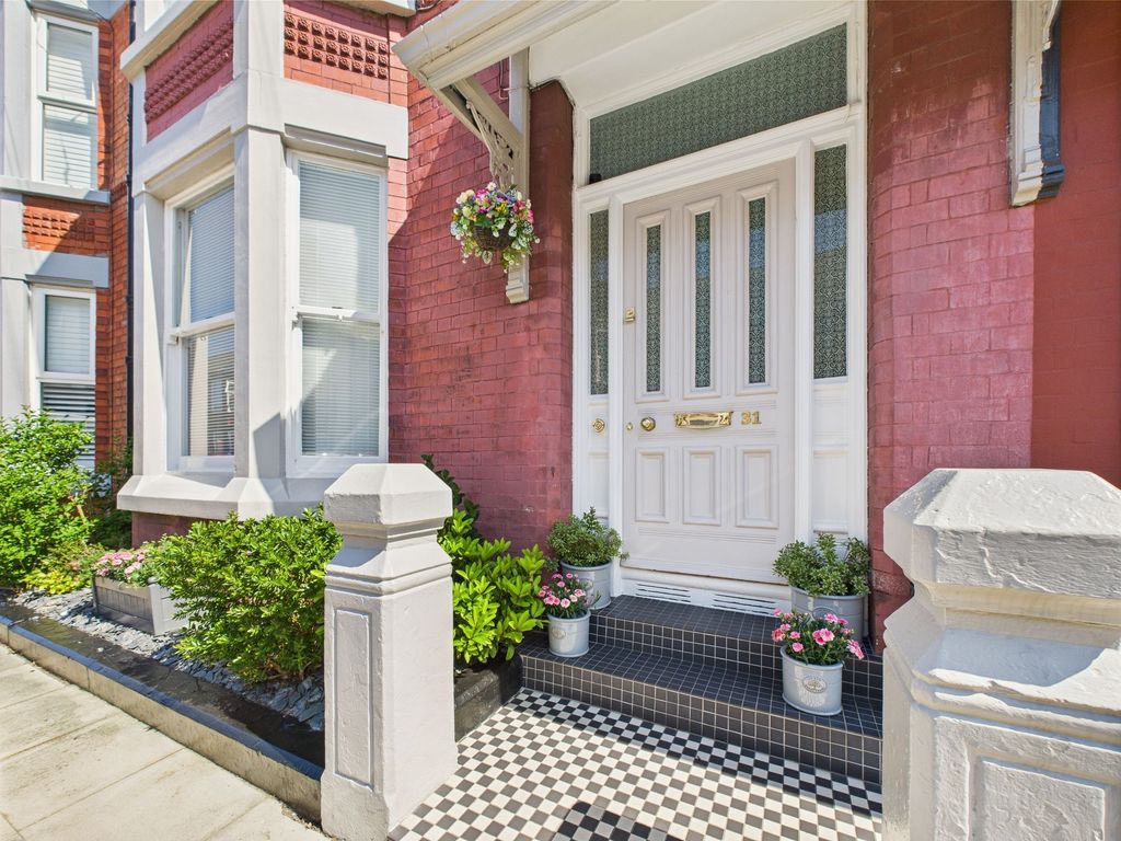 Property photo 2 of 34