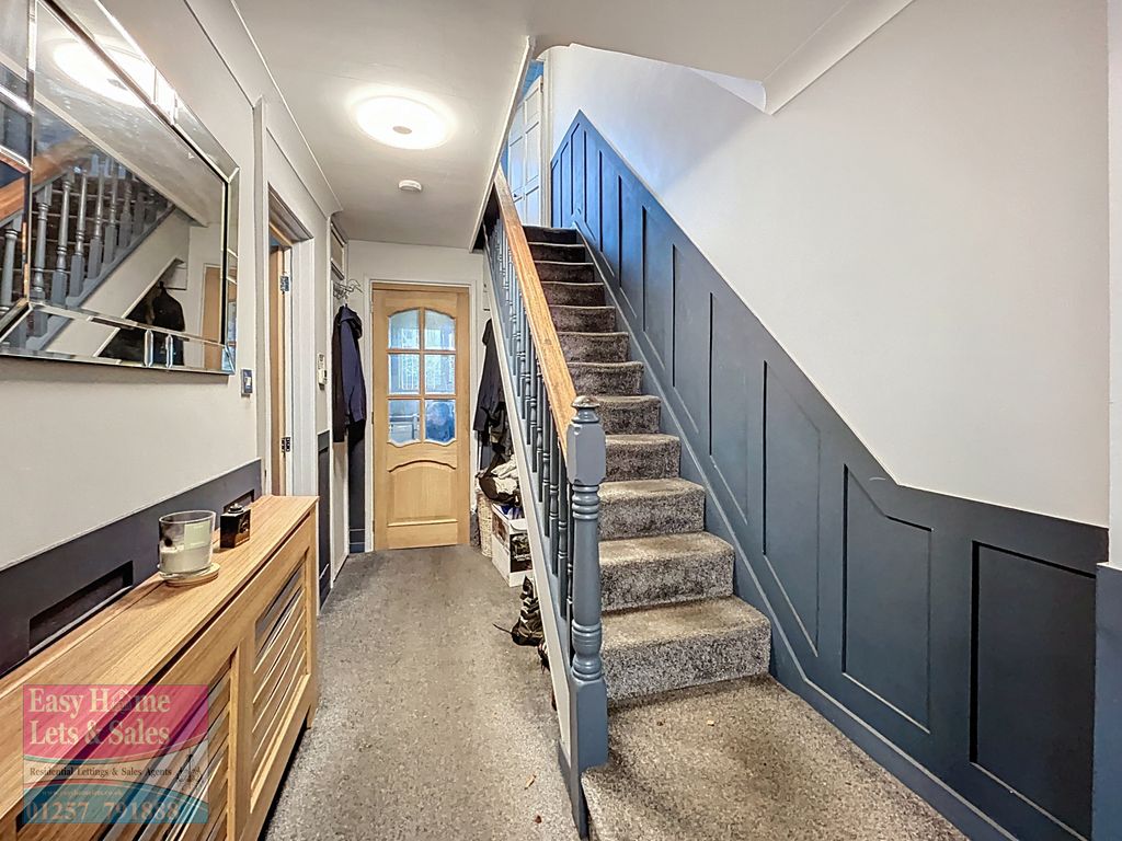 Property photo 3 of 16 Hallway