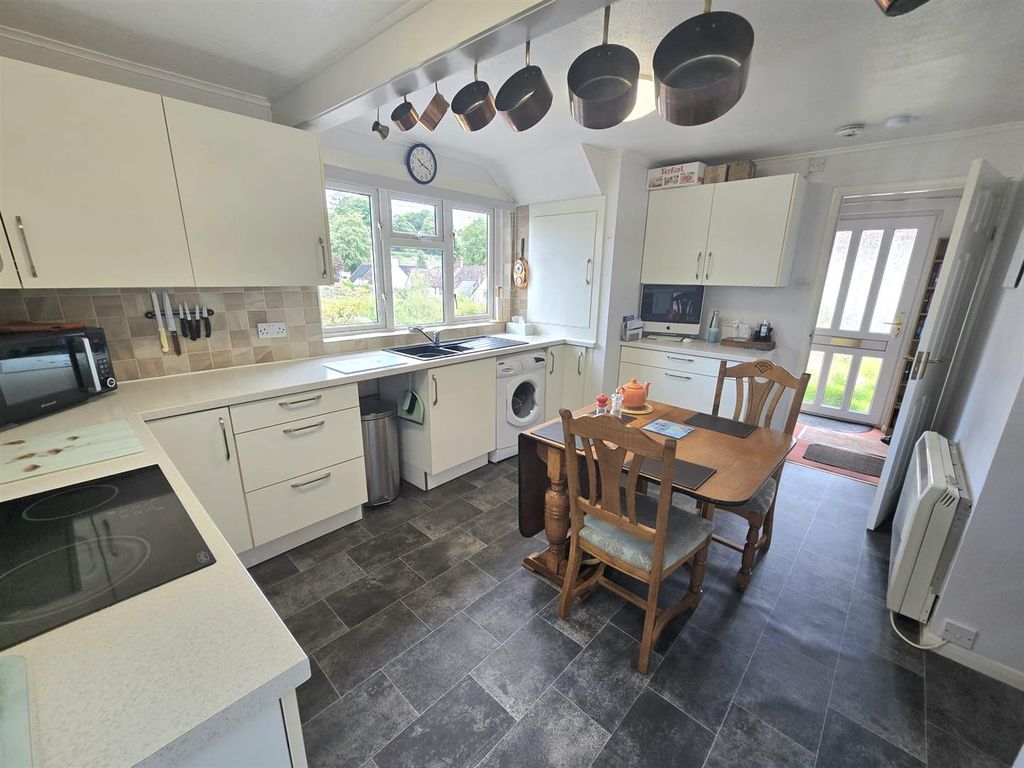 Property photo 3 of 12 Kitchen