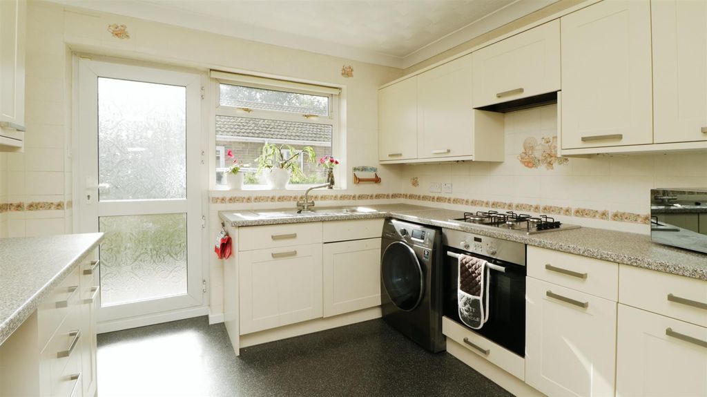 Property photo 2 of 14 Kitchen