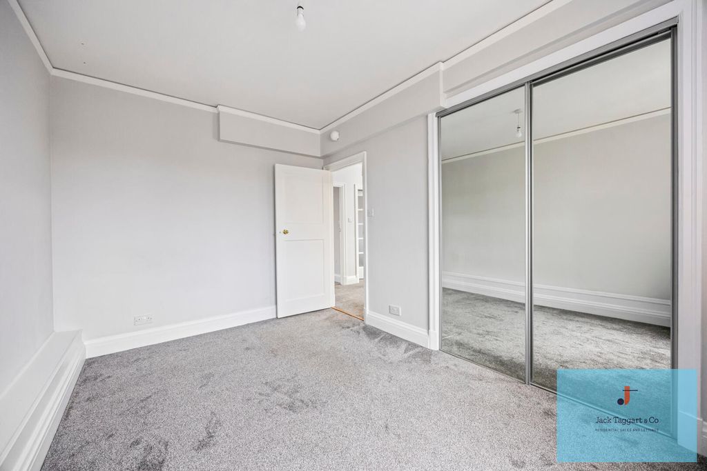 Property photo 3 of 21 Bedroom