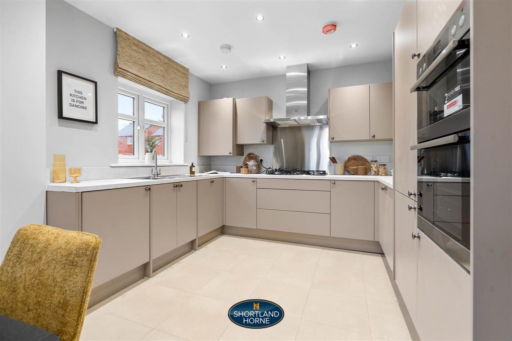 Property photo 3 of 38 Cromwell Place, Show Home 1 (22 Of 35).Jpg