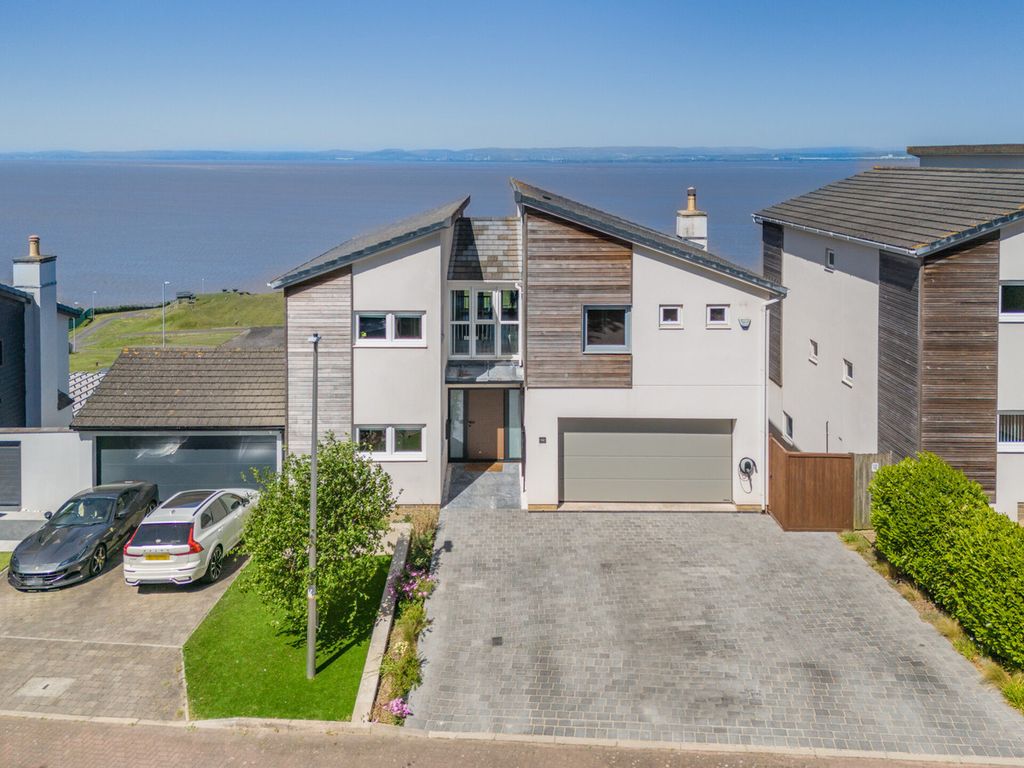Property photo 1 of 31