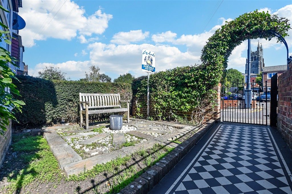 Property photo 1 of 16 Front Garden